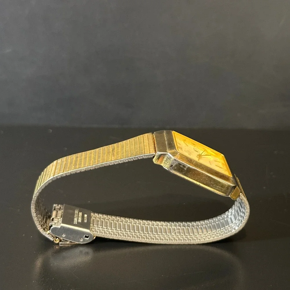 Vintage Elgin Quartz Square Gold Tone Watch with‎ Date Window and Mesh Band